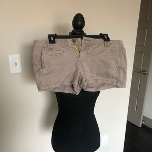 Express khaki shorts size 4